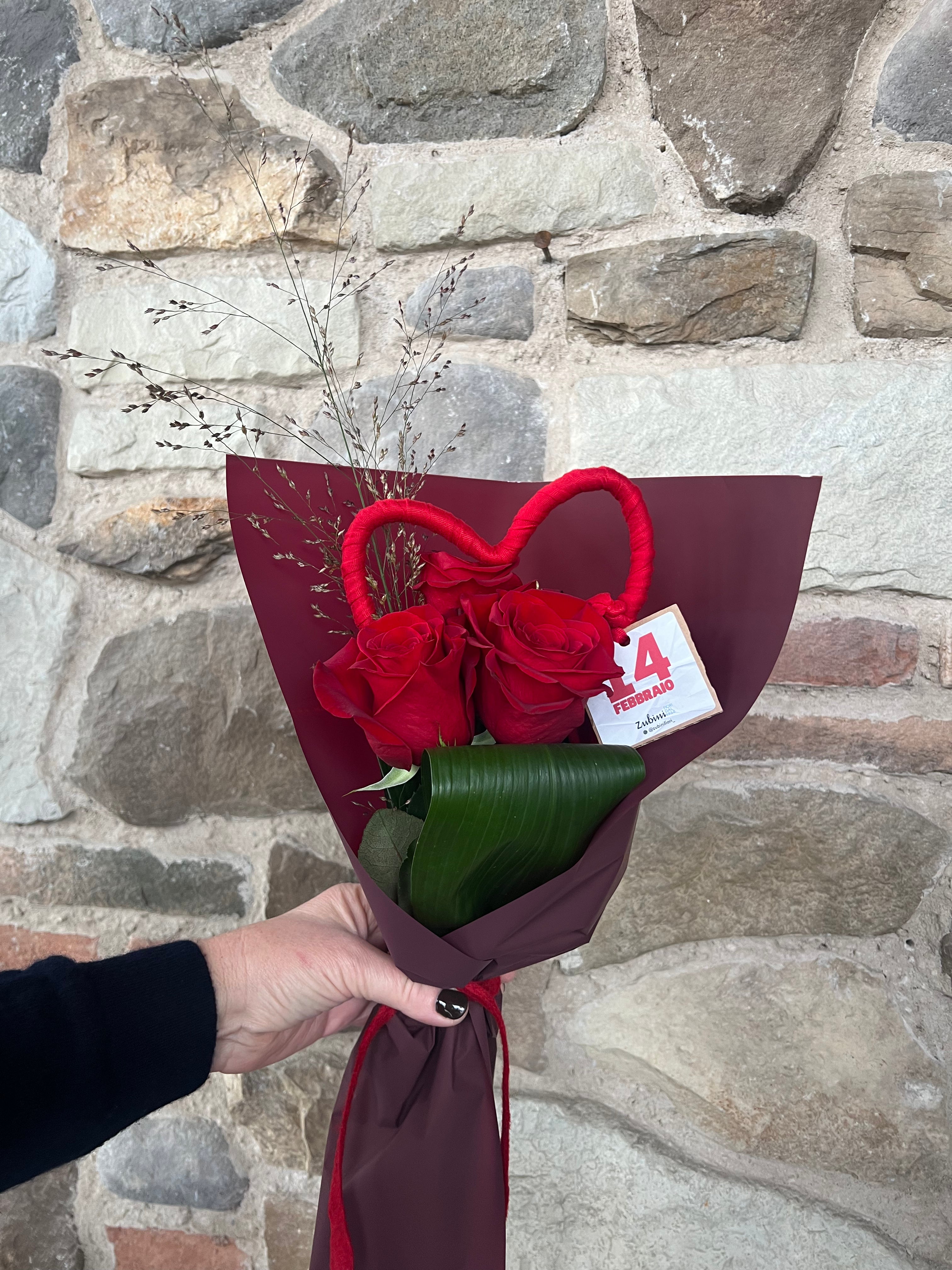 Tre Rose rosse con Cuore