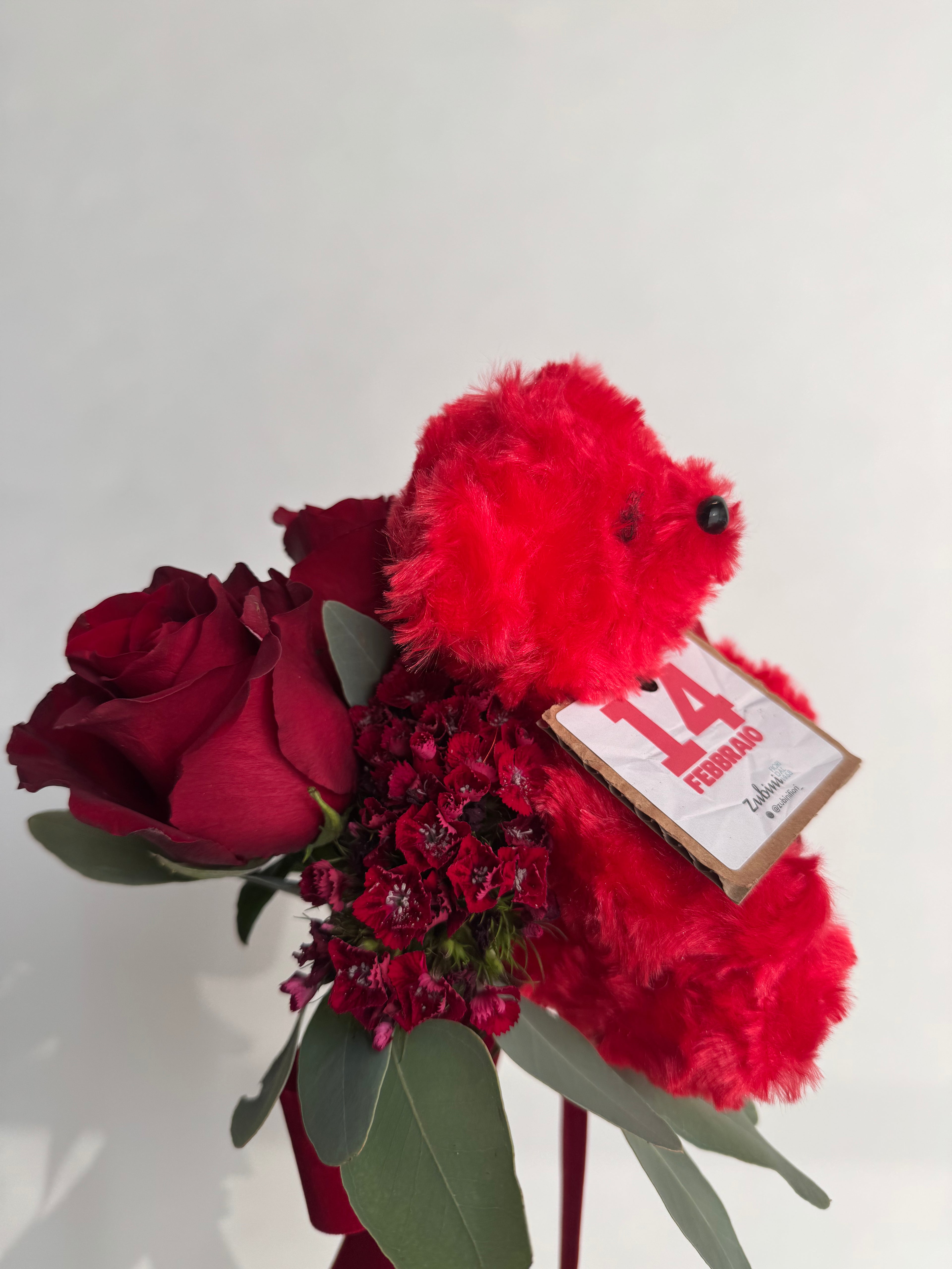 Tre Rose rosse con Orsetto